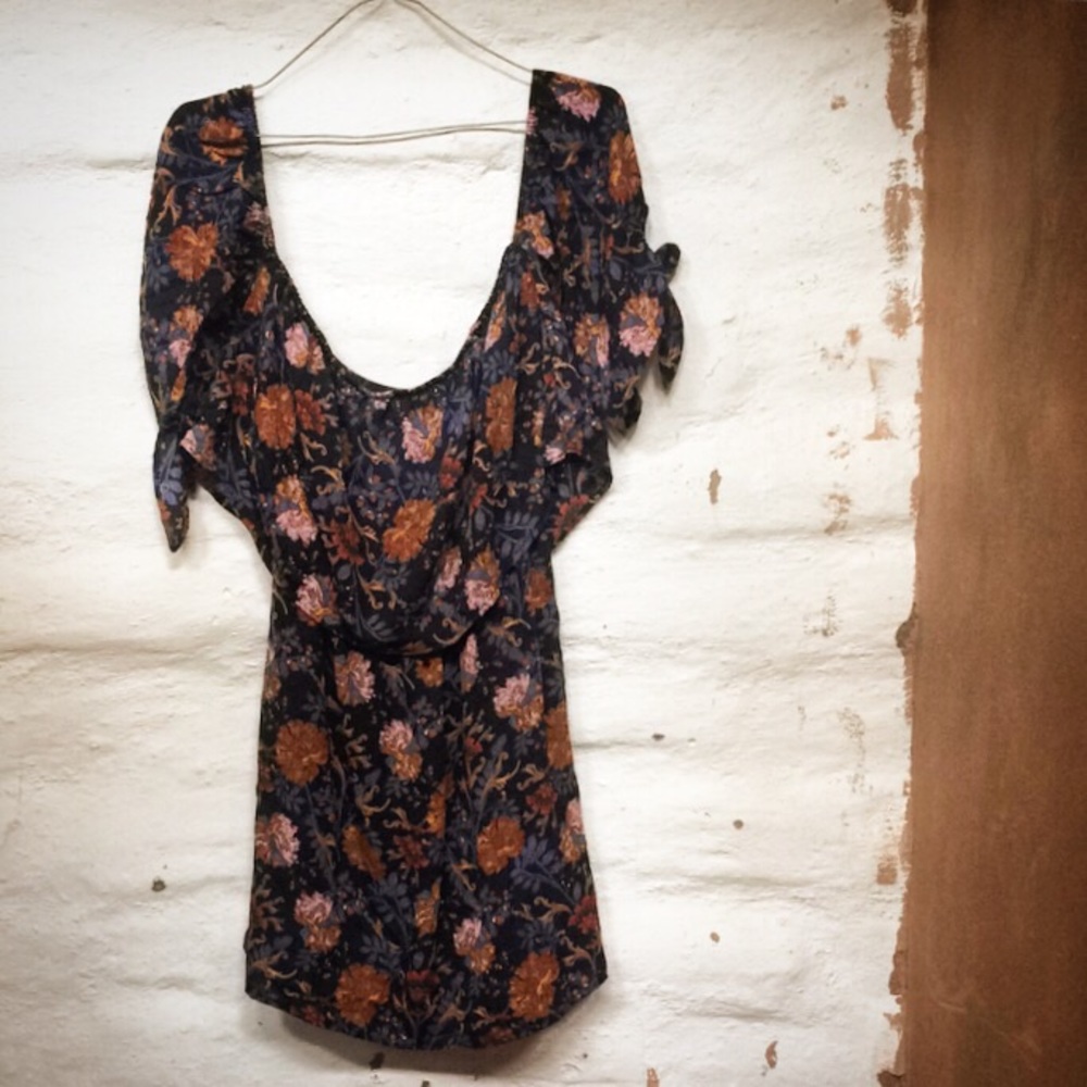 The Hanger off shoulder floral dress M